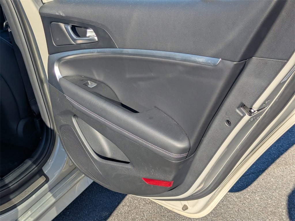 Used 2025 Genesis G70 2.5T image 15