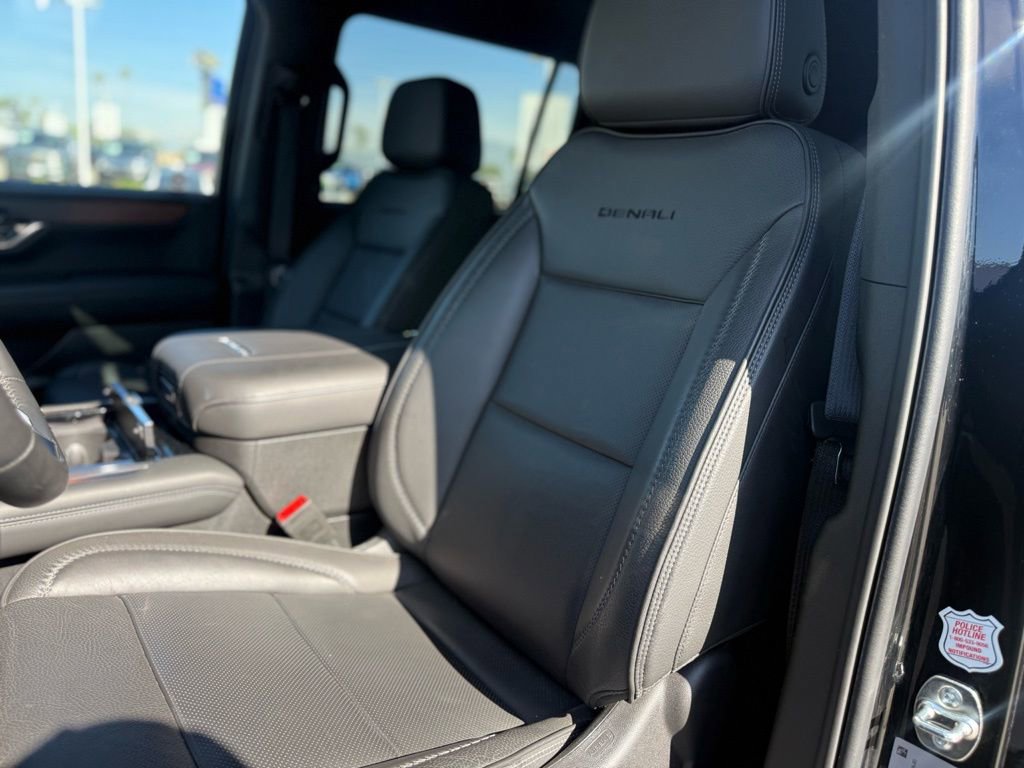 Used 2025 GMC Yukon XL Denali image 5