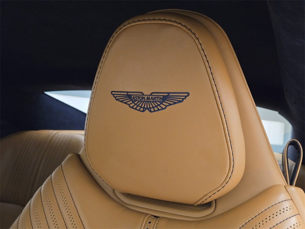 Used 2021 Aston Martin DB11 image 30