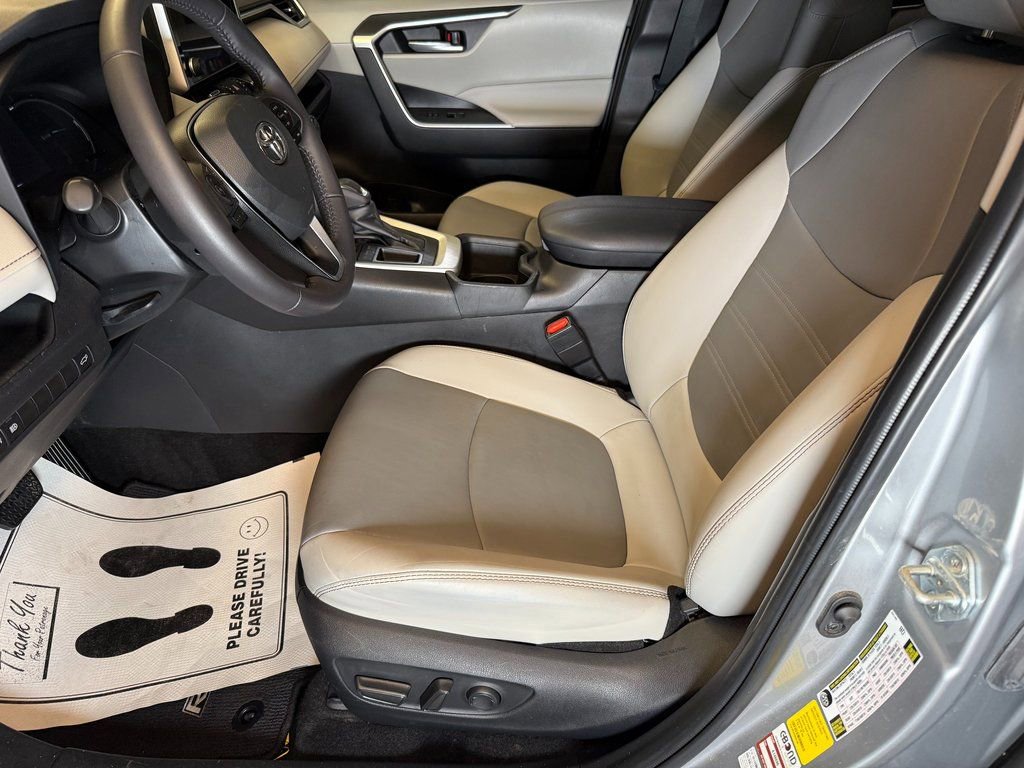 Used 2023 Toyota RAV4 XLE Premium image 20