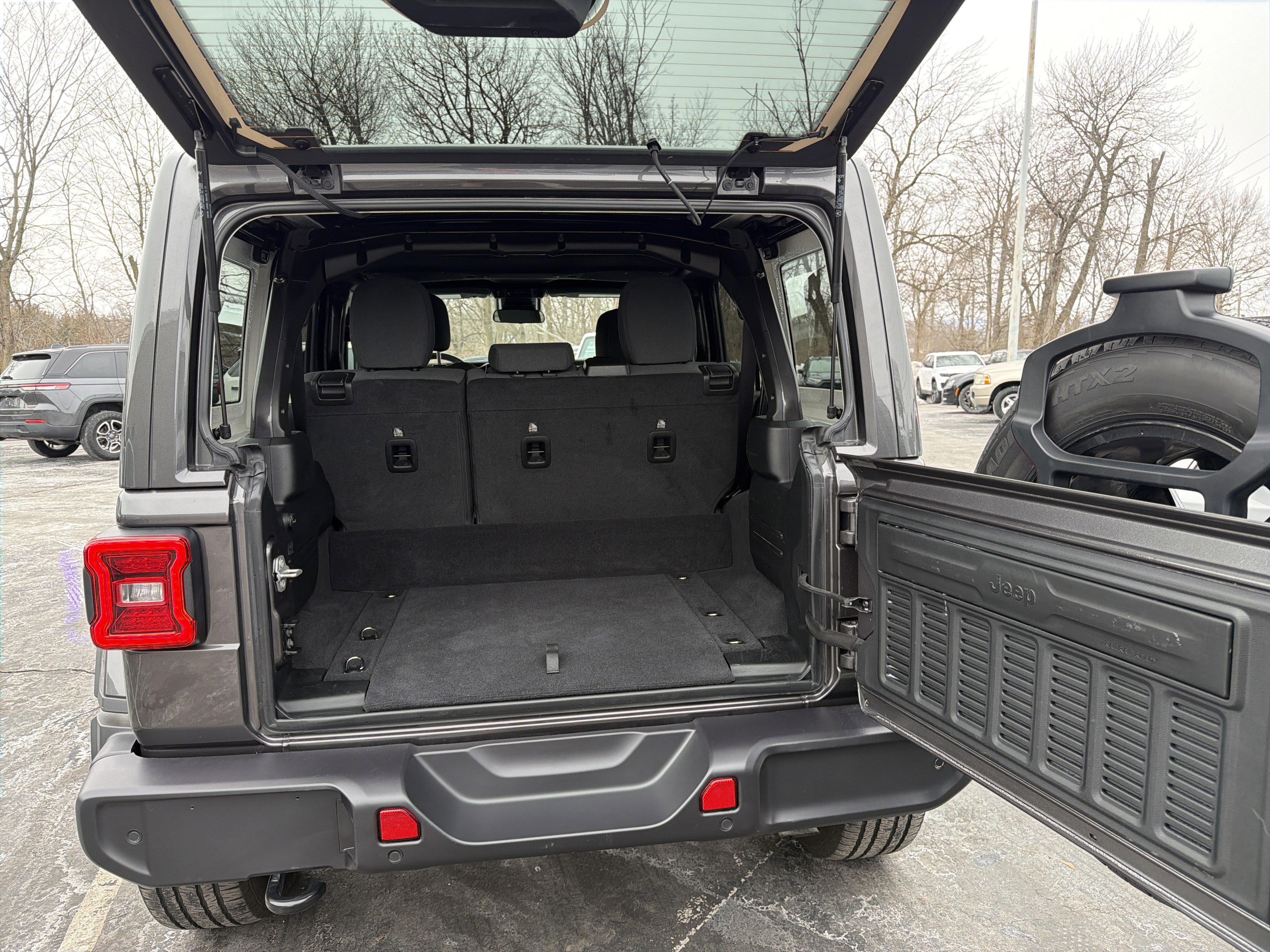 Certified 2025 Jeep Wrangler Sahara w/ Safety Group image 9