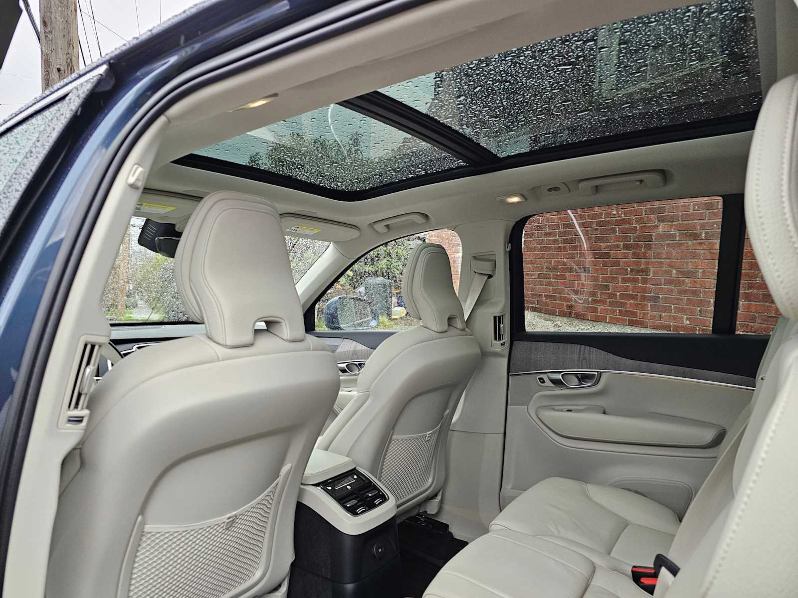 Used 2023 Volvo XC90 T8 Plus w/ Protection Package image 17