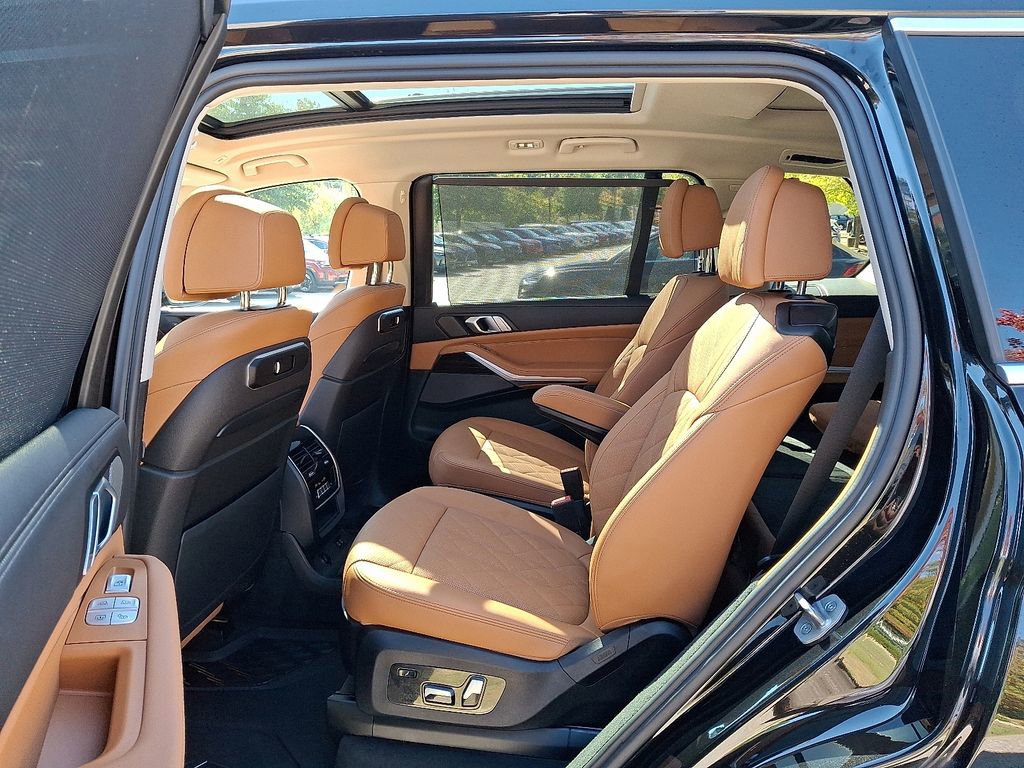 Used 2023 BMW X7 xDrive40i w/ Premium Package image 12