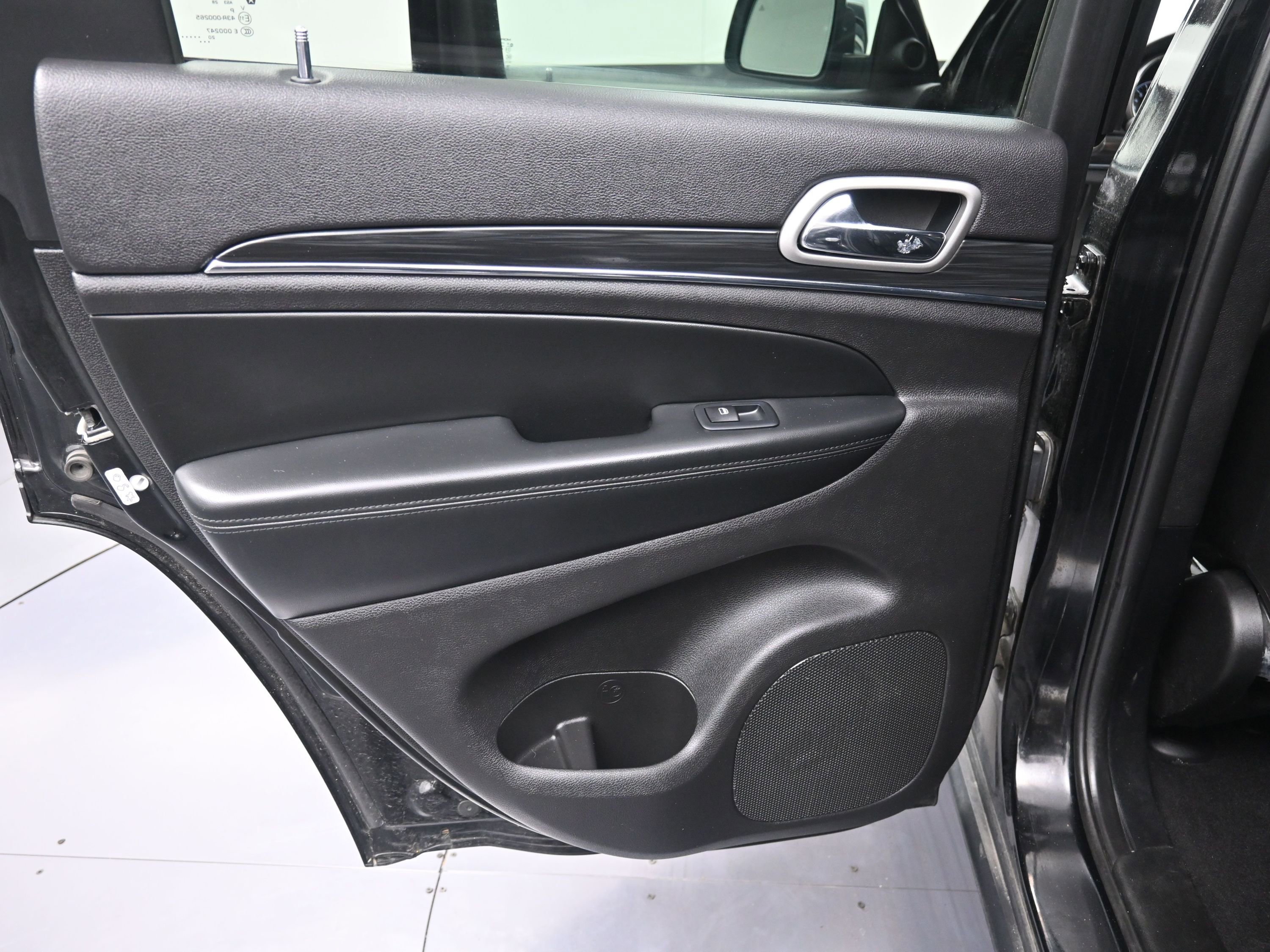 Used 2021 Jeep Grand Cherokee Limited w/ Trailer Tow Group IV image 28