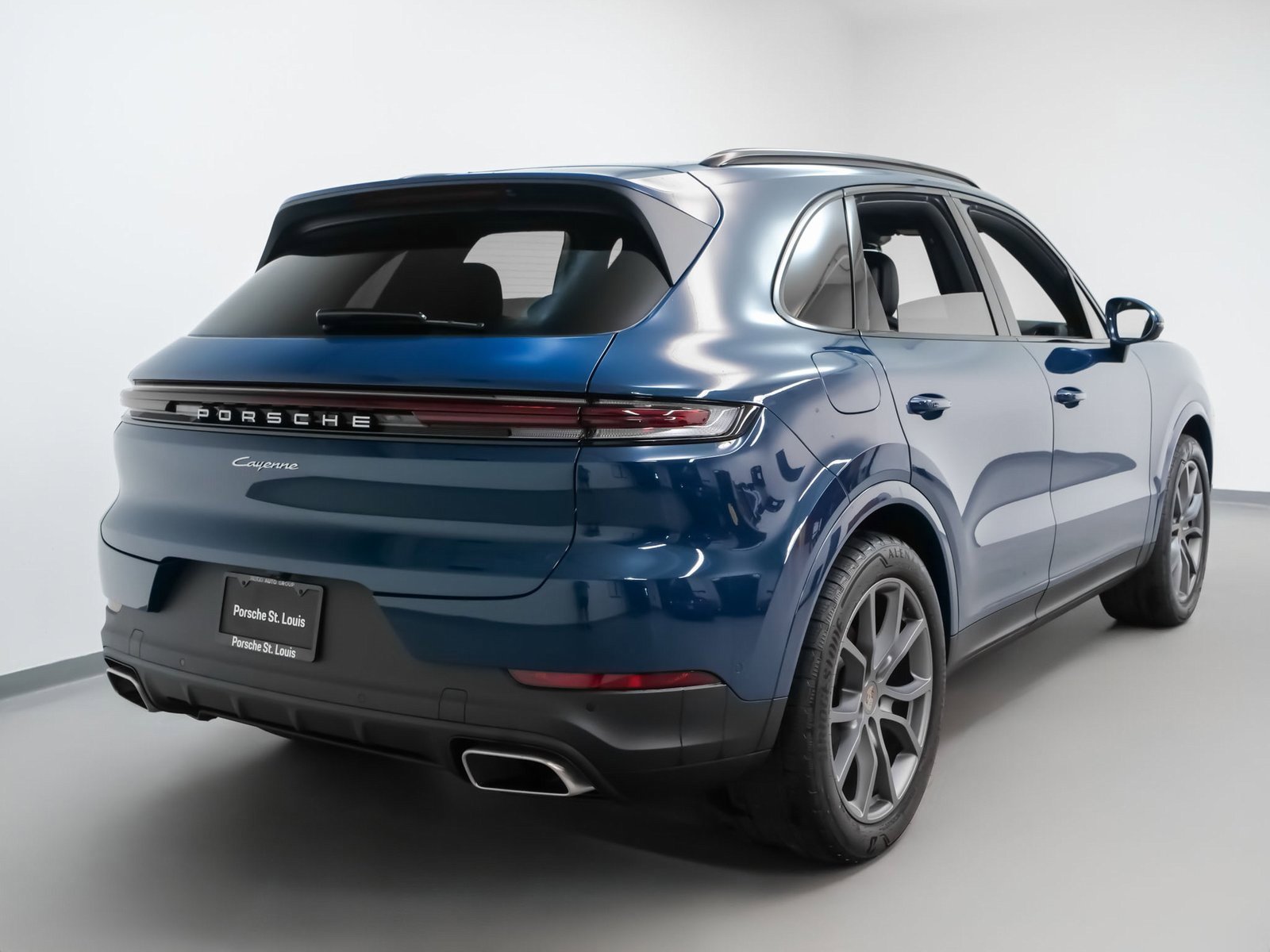 Used 2024 Porsche Cayenne image 12
