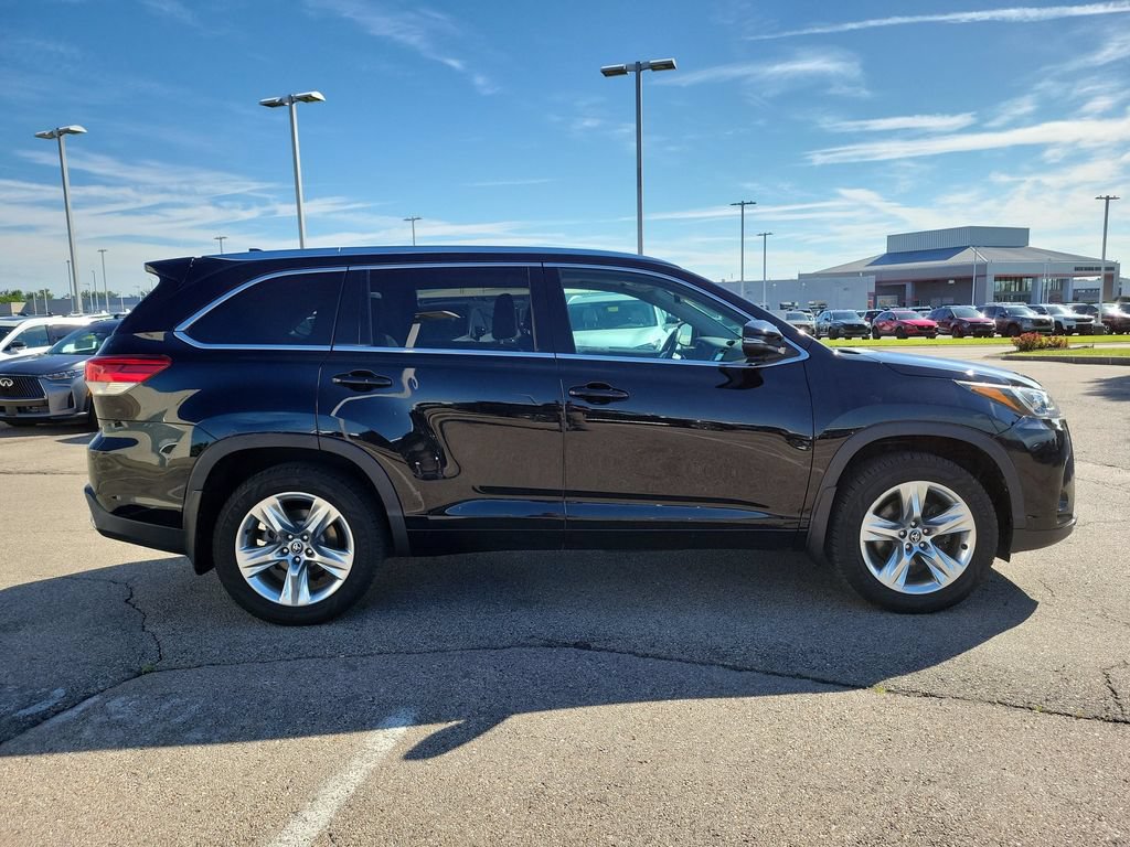Used 2017 Toyota Highlander Limited AWD/4WD image 6