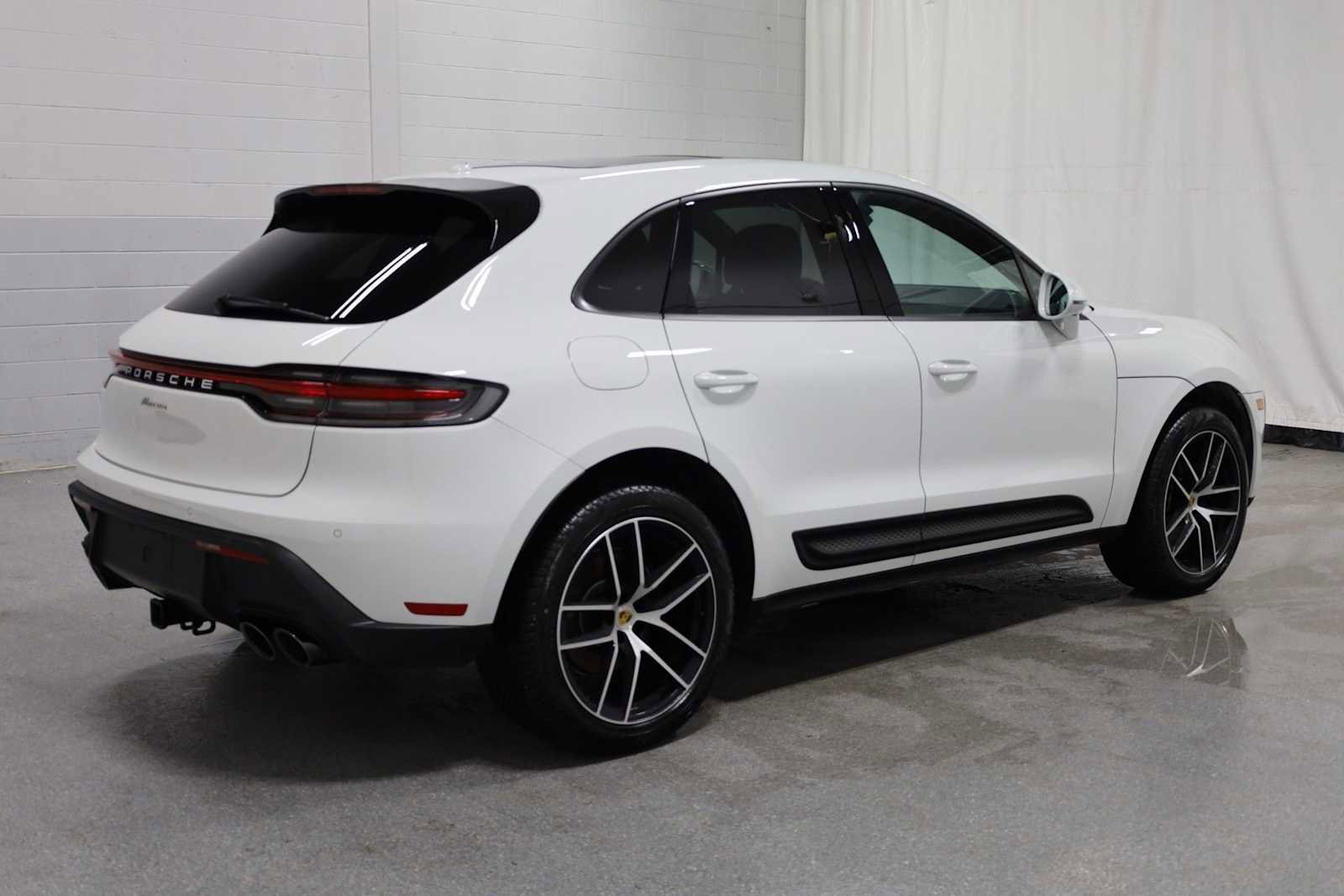 Certified 2025 Porsche Macan image 9