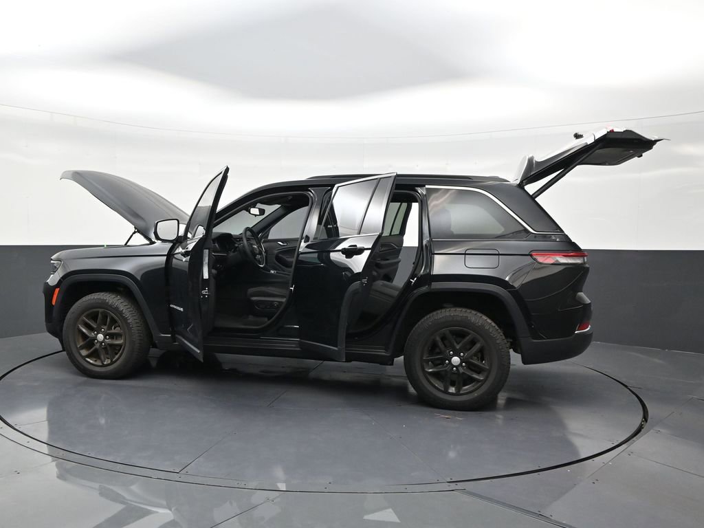 Used 2024 Jeep Grand Cherokee Laredo X w/ Luxury Tech Group I AWD/4WD image 30
