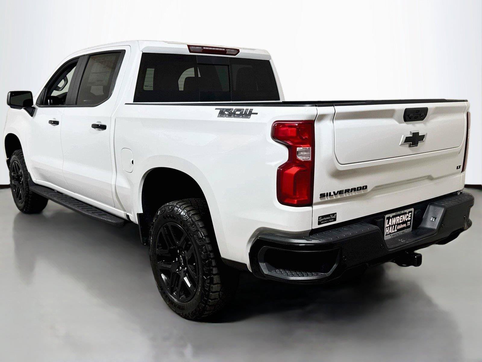 New 2026 Chevrolet Silverado 1500 LT Trail Boss w/ Dark Appearance Package AWD/4WD image 3