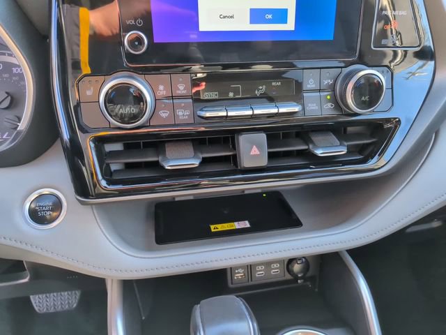 Used 2024 Toyota Highlander XLE FWD image 24