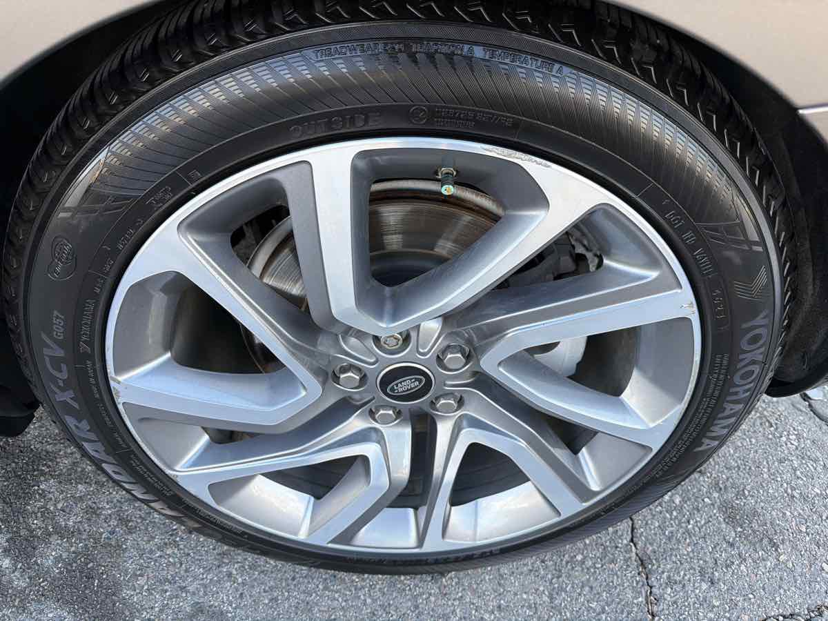 Used 2018 Land Rover Range Rover Sport HSE image 23