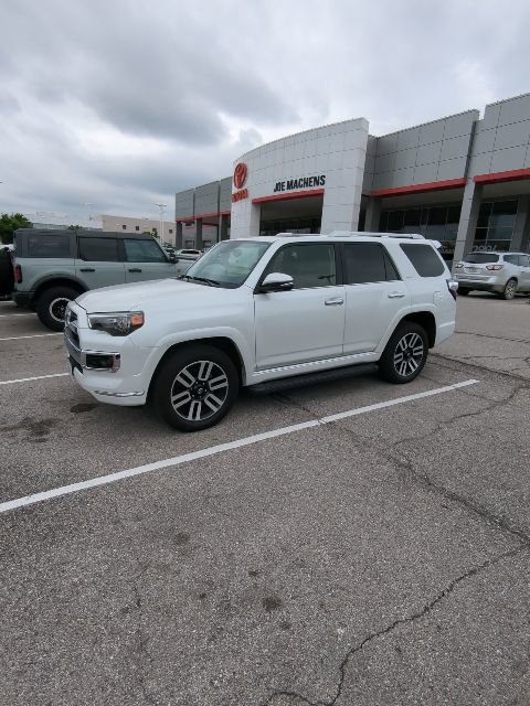 Used 2024 Toyota 4Runner Limited AWD/4WD image 3