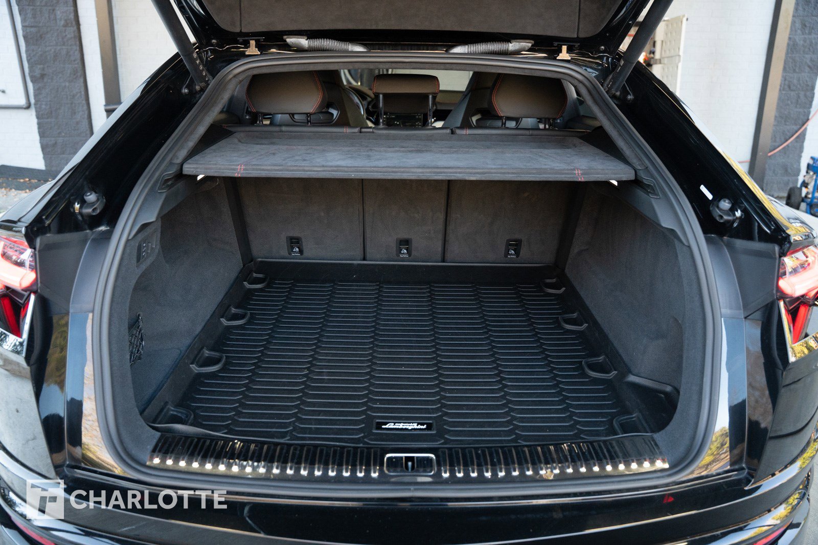 Used 2021 Lamborghini Urus image 38