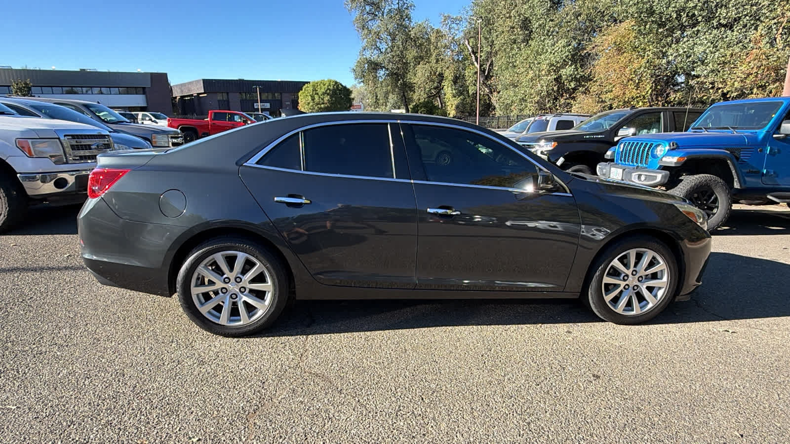 Used 2016 Chevrolet Malibu LTZ FWD image 4