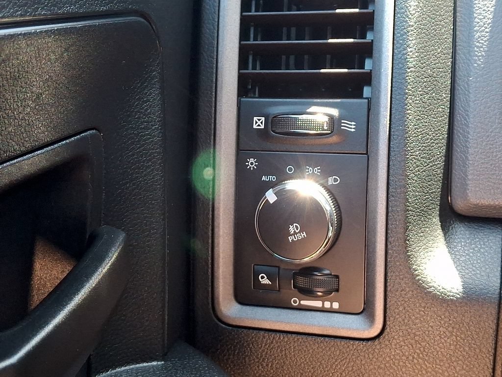 Used 2016 RAM 1500 Express AWD/4WD image 22