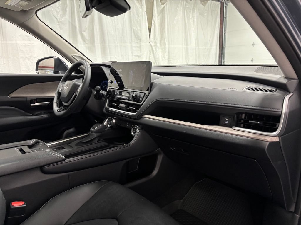 Used 2026 Toyota Grand Highlander AWD image 69