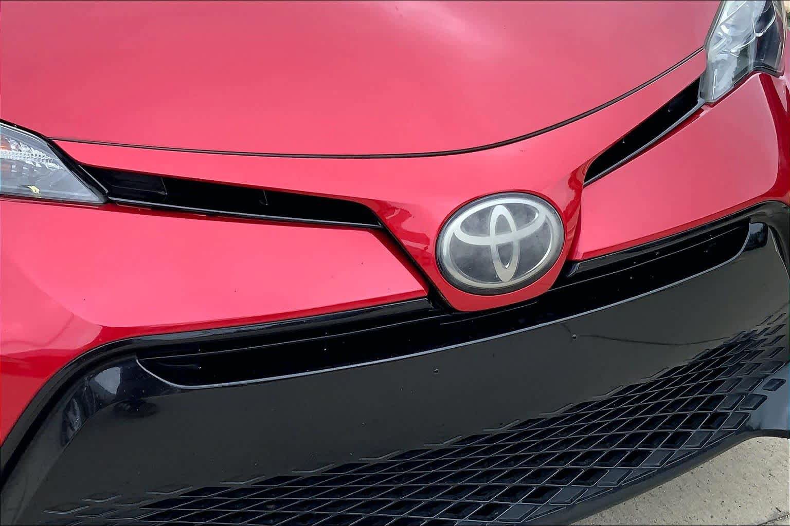 Used 2017 Toyota Corolla SE w/ Carpet Mat Package (TMS) FWD image 31