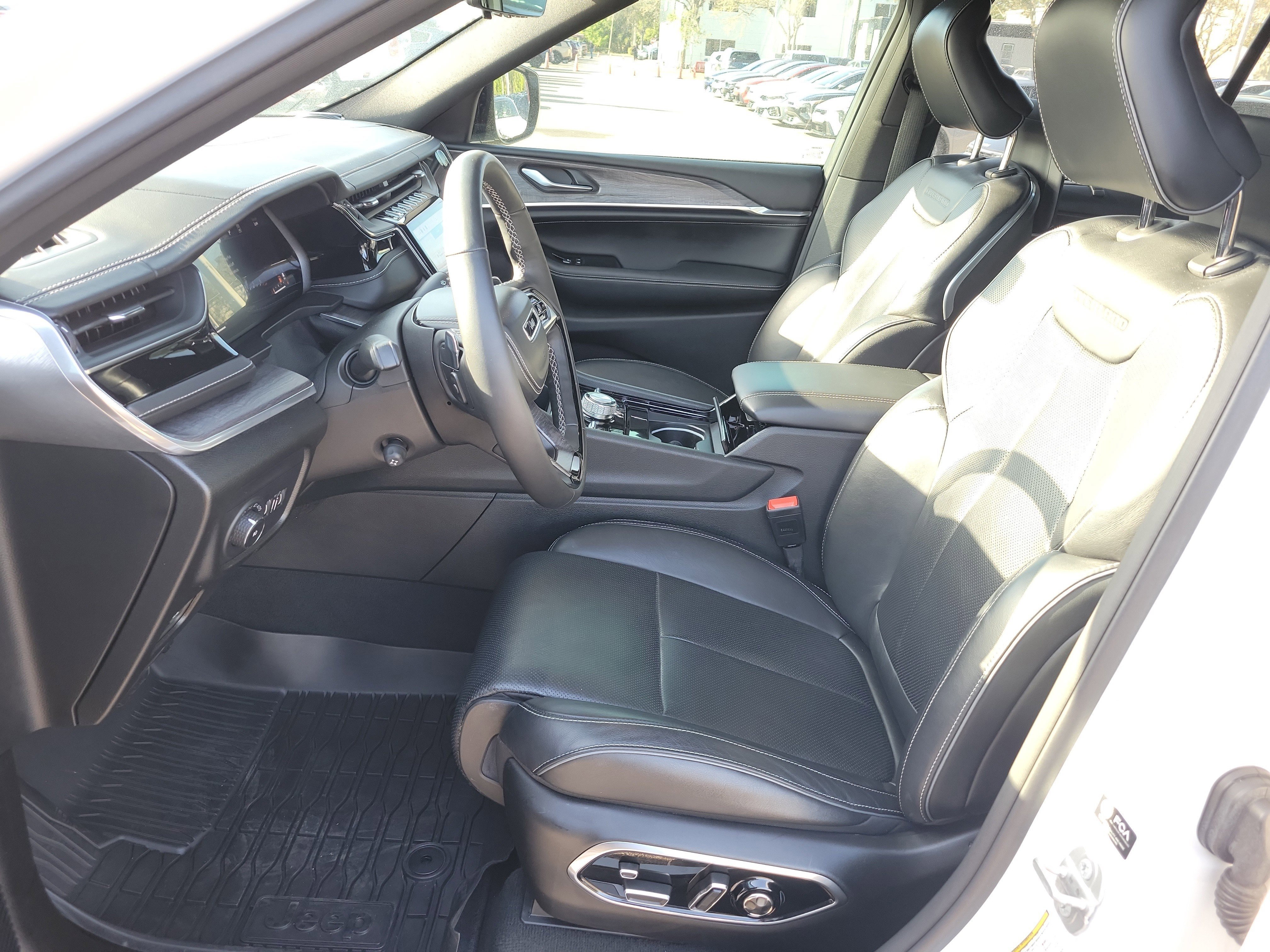 Used 2023 Jeep Grand Cherokee Overland w/ Adv Protech Group III image 25