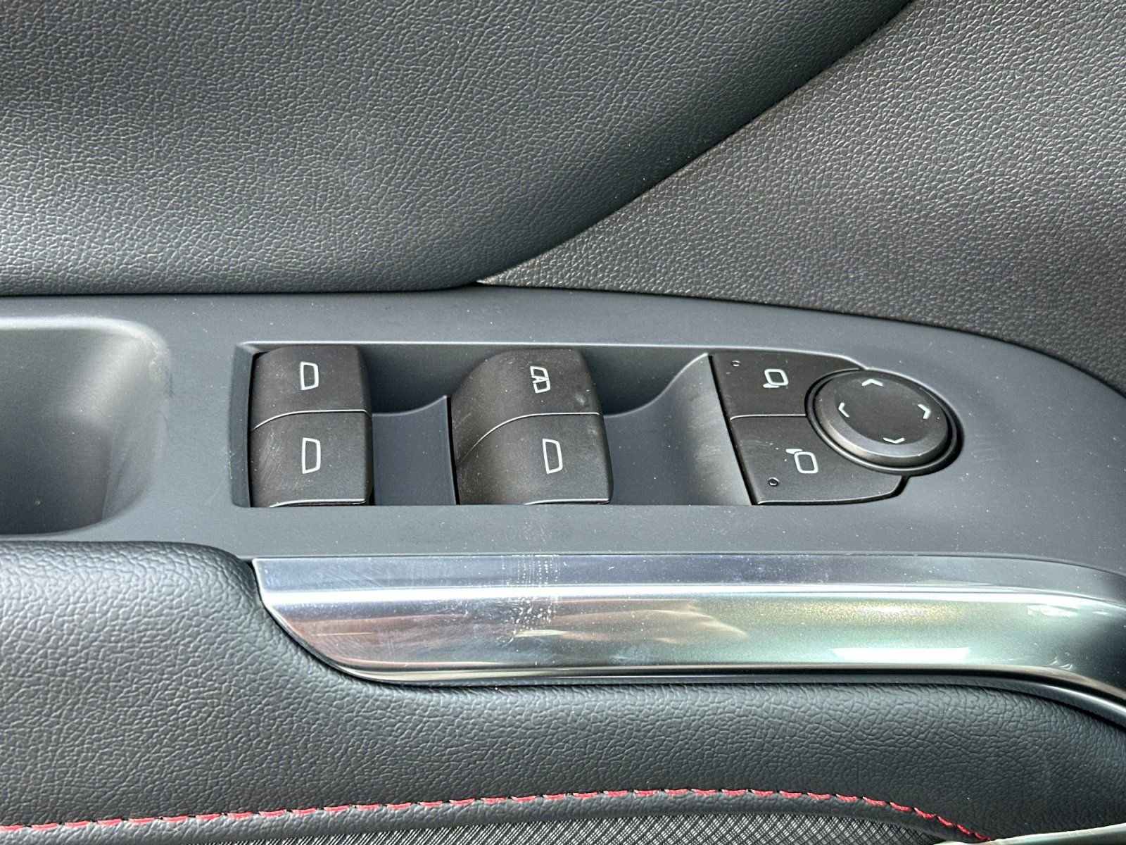 New 2026 Chevrolet Traverse Z71 w/ Driver Confidence Package image 12