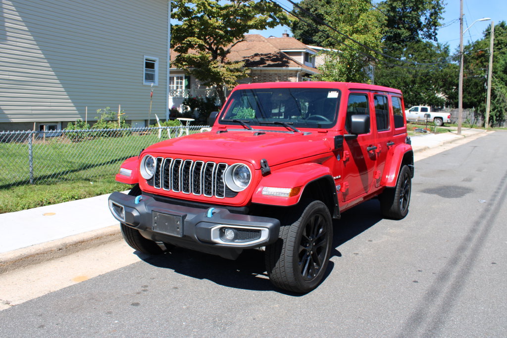 Used 2024 Jeep Wrangler Unlimited Sahara AWD/4WD image 2