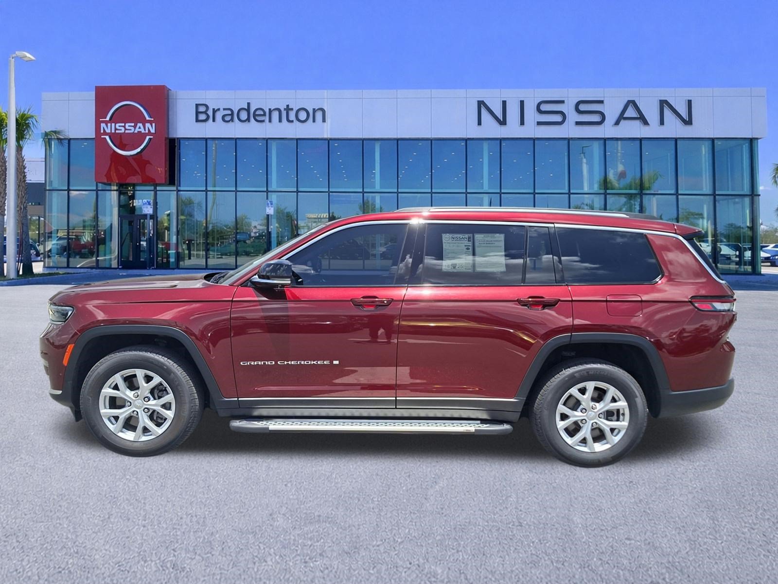 Used 2023 Jeep Grand Cherokee L Limited w/ Luxury Tech Group II AWD/4WD image 8