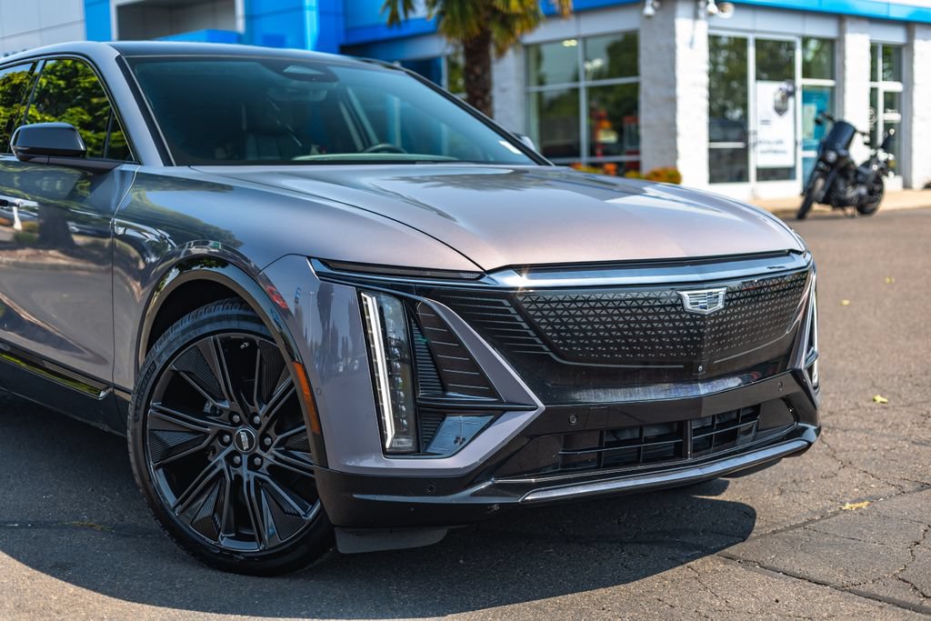 Used 2024 Cadillac Lyriq Sport AWD/4WD image 3