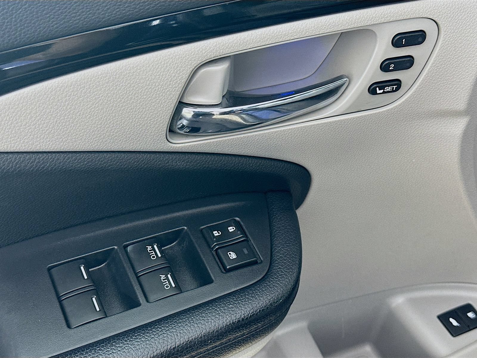 Used 2016 Honda Pilot Elite image 17