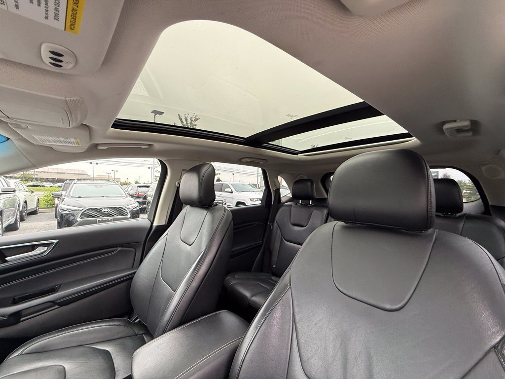 Used 2017 Ford Edge Titanium w/ Technology Package AWD/4WD image 21
