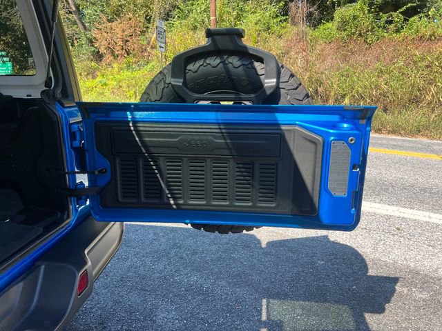 Used 2024 Jeep Wrangler Unlimited image 15