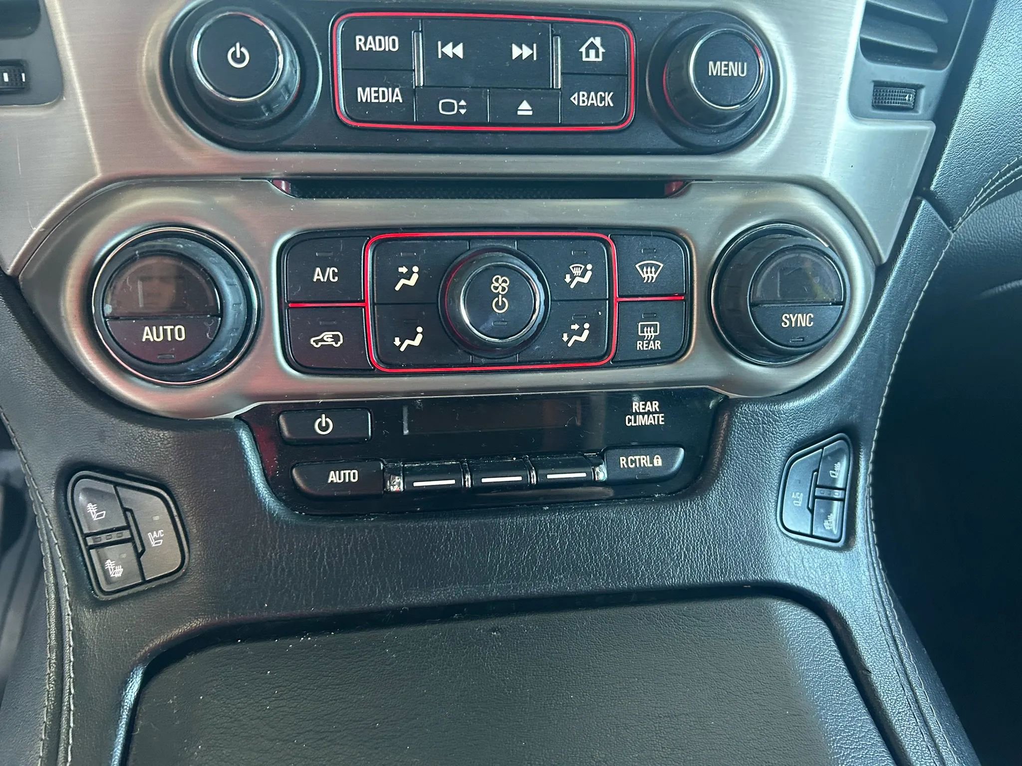 Used 2016 GMC Yukon Denali w/ Open Road Package AWD/4WD image 29