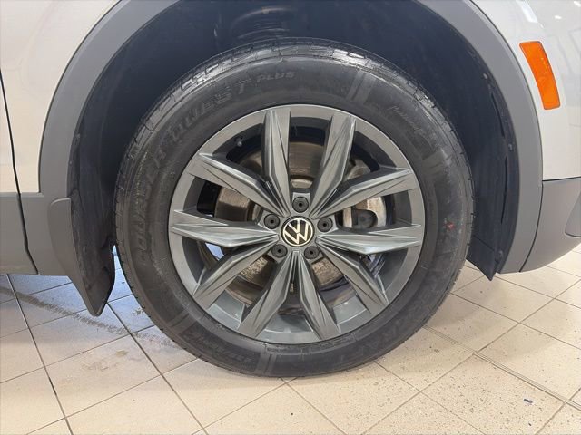 Used 2022 Volkswagen Tiguan SE AWD/4WD image 25