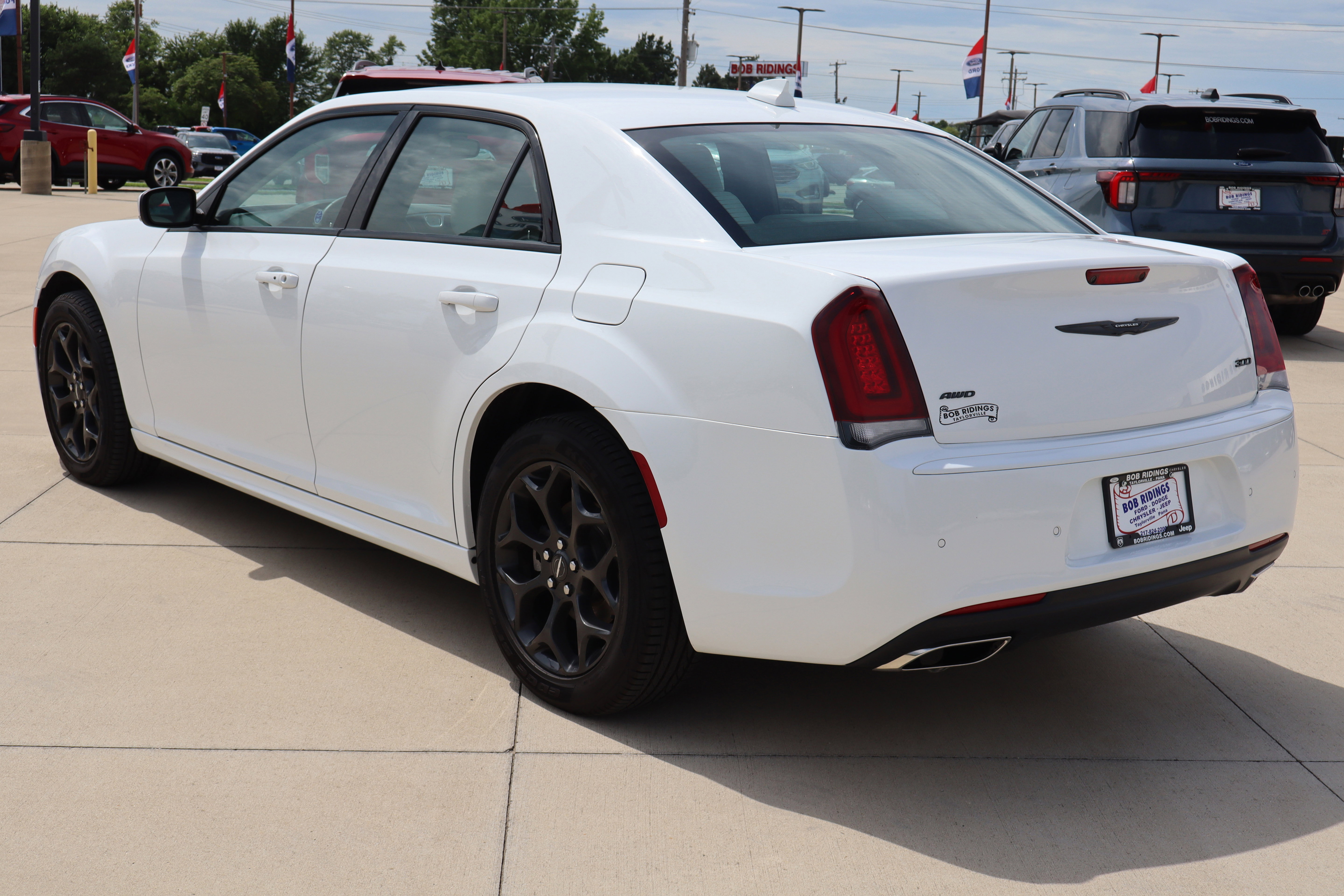 Used 2023 Chrysler 300 Touring L image 8