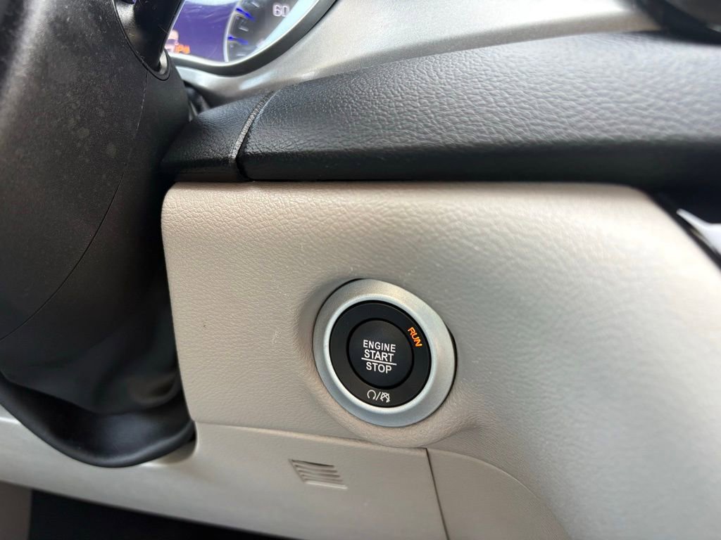 Used 2023 Chrysler Pacifica Touring-L image 37