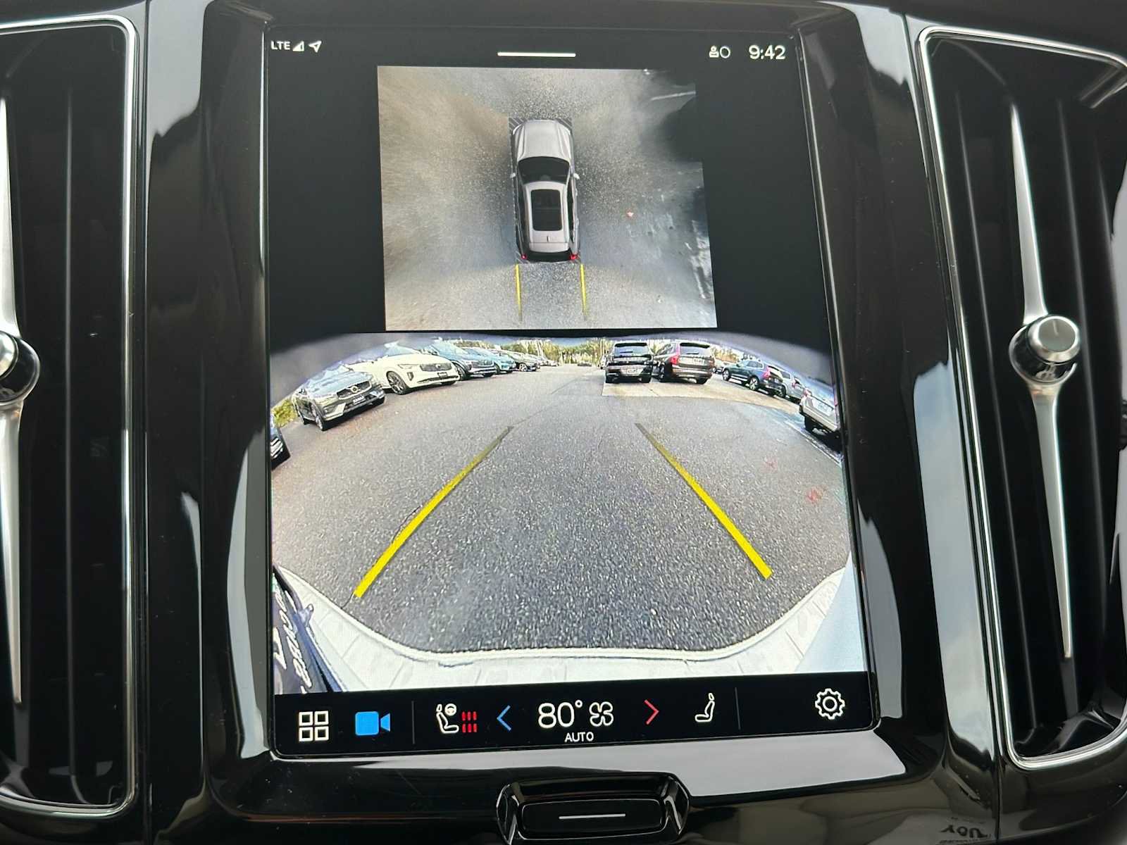 Used 2025 Volvo XC60 B5 Plus w/ Protection Package Premier image 26