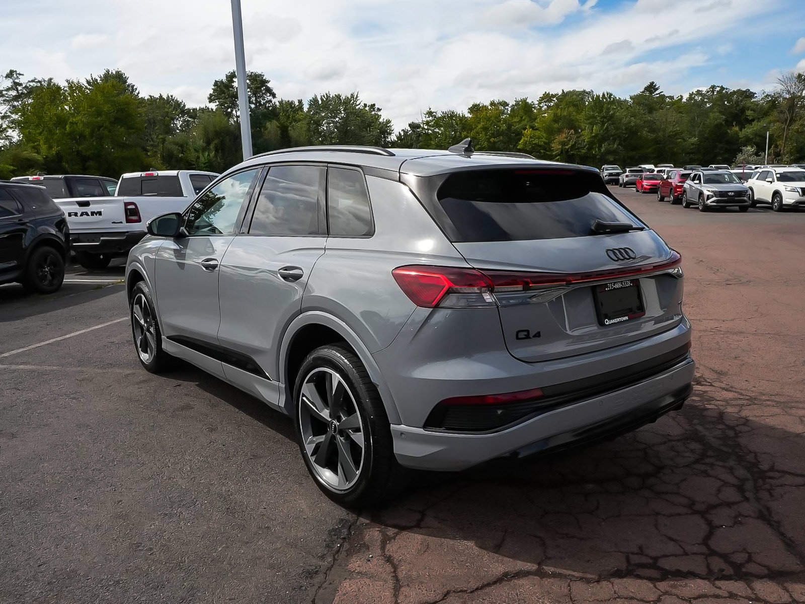 Used 2023 Audi Q4 e-tron Premium Plus w/ Premium Plus AWD/4WD image 4