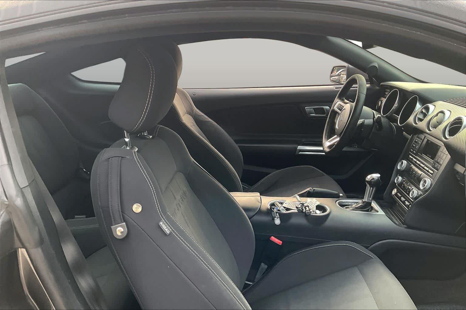 Used 2018 Ford Mustang Coupe RWD image 9