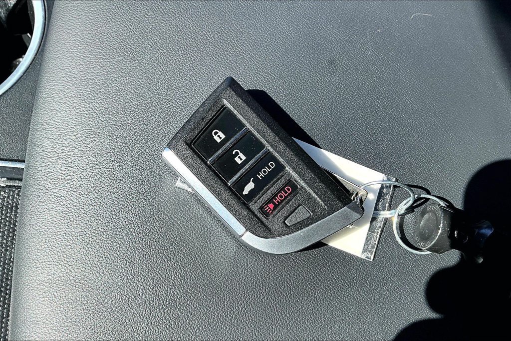 Used 2024 Acura MDX w/ Technology Package FWD image 12
