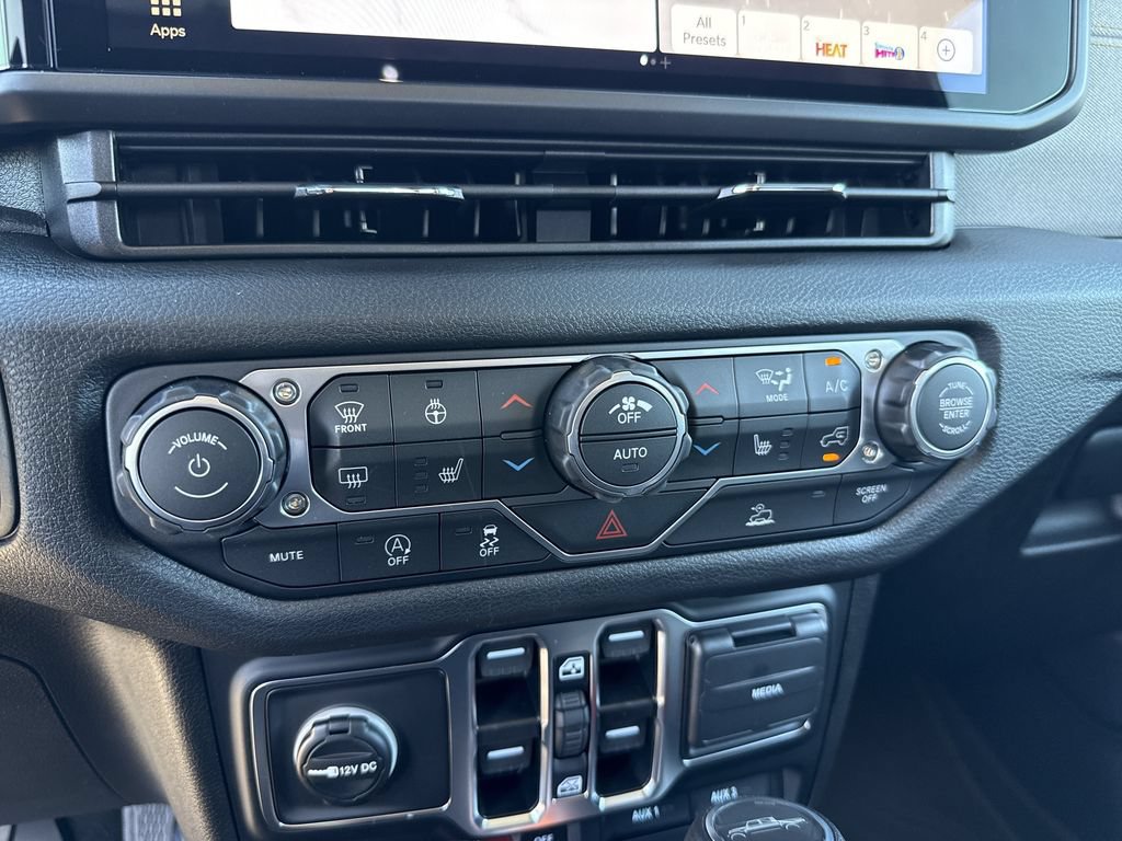 New 2026 Jeep Gladiator Sport AWD/4WD image 31