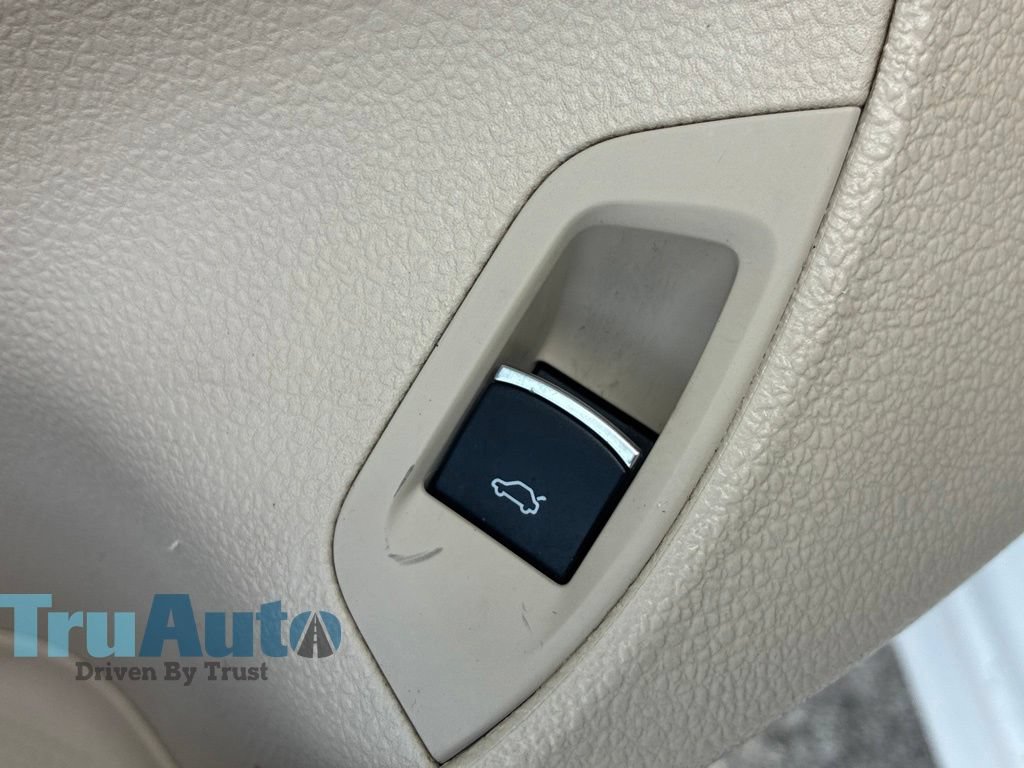 Used 2012 Volkswagen Passat 2.5 SEL FWD image 23