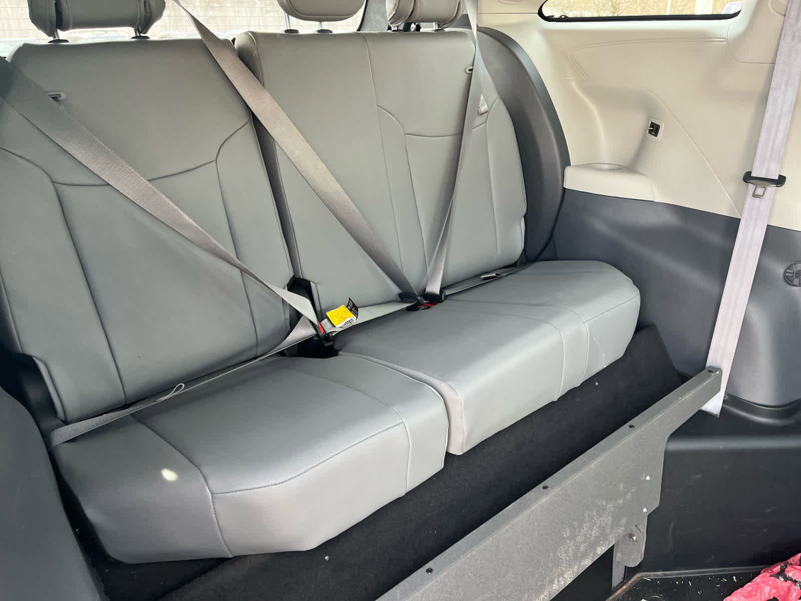 Used 2024 Toyota Sienna XLE w/ XLE Plus Package image 8