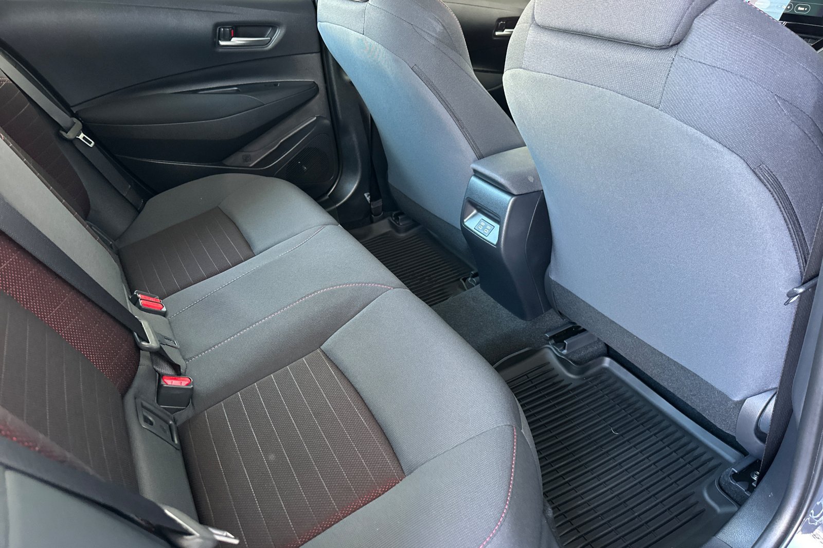 Used 2026 Toyota Corolla SE w/ SE Package FWD image 18