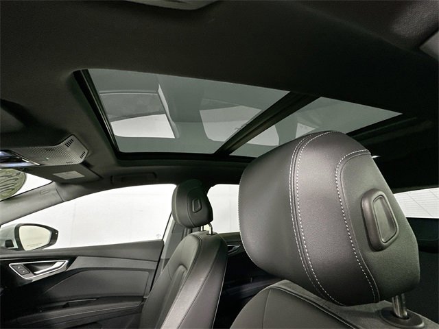 Used 2025 Audi Q4 e-tron Premium w/ Convenience Package image 20