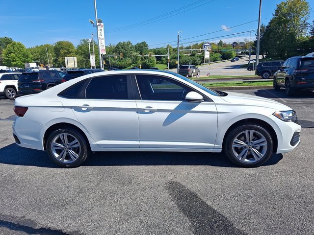 Used 2023 Volkswagen Jetta SE w/ Panoramic Sunroof Package FWD image 9