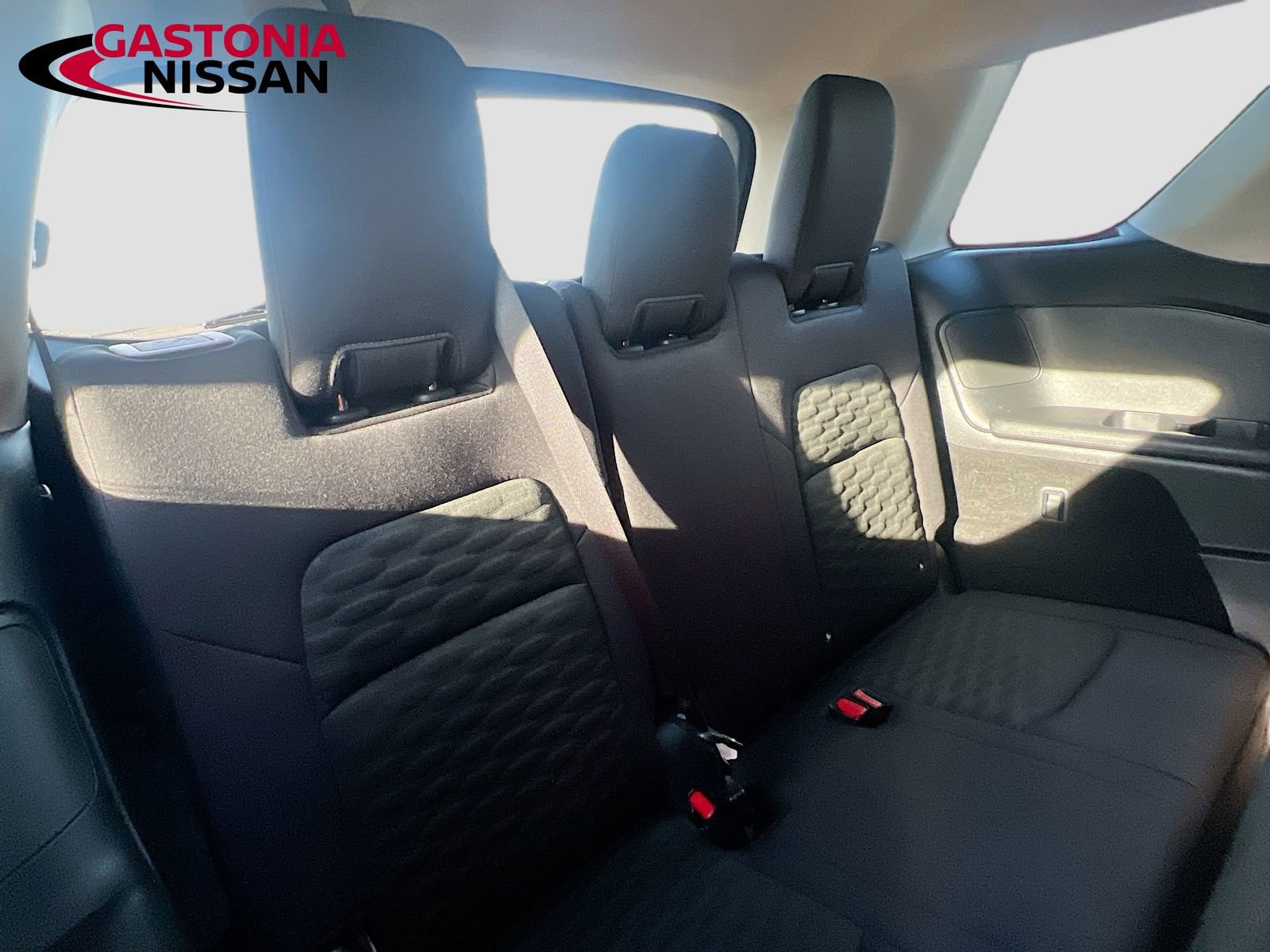 Used 2024 Nissan Pathfinder S image 35