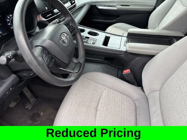 Used 2025 Toyota Sienna LE FWD image 11