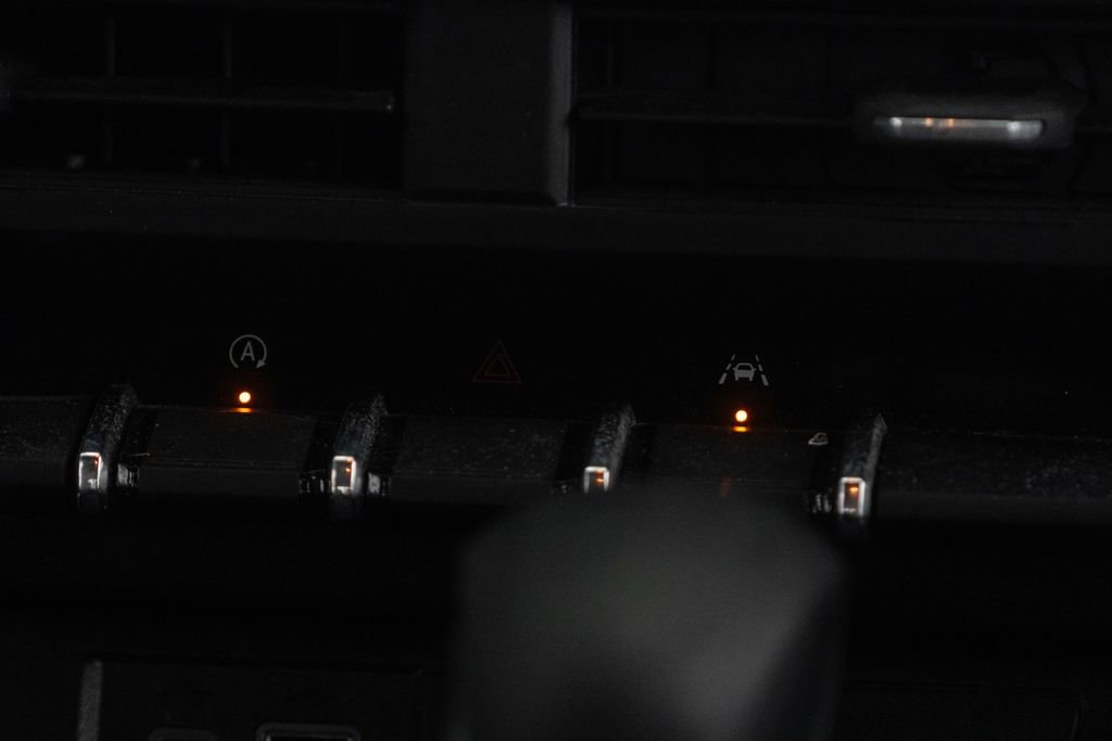 Used 2024 Chevrolet Colorado Trail Boss w/ Technology Package image 29