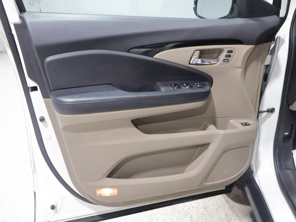Used 2016 Honda Pilot Touring image 13