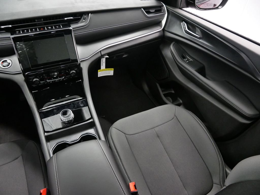 New 2025 Jeep Grand Cherokee Laredo w/ Luxury Tech Group I image 19