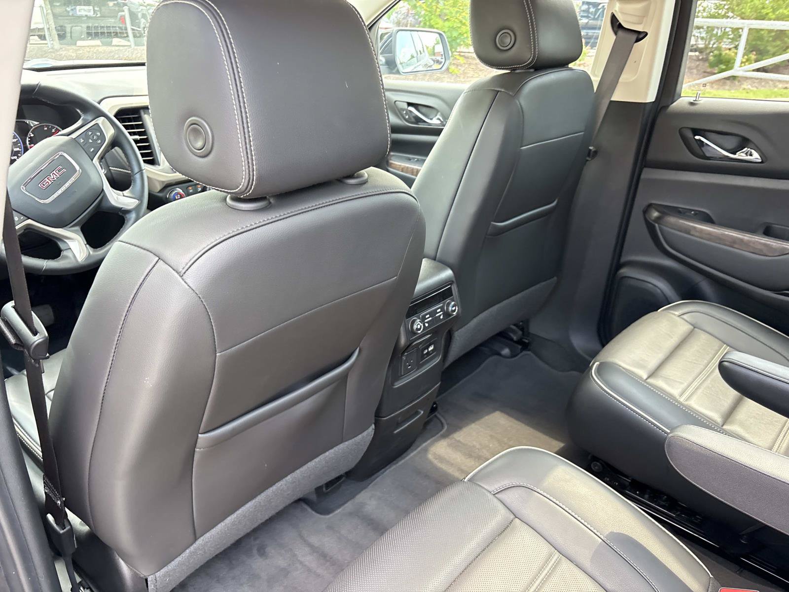 Used 2023 GMC Acadia Denali w/ Denali Ultimate Package AWD/4WD image 31