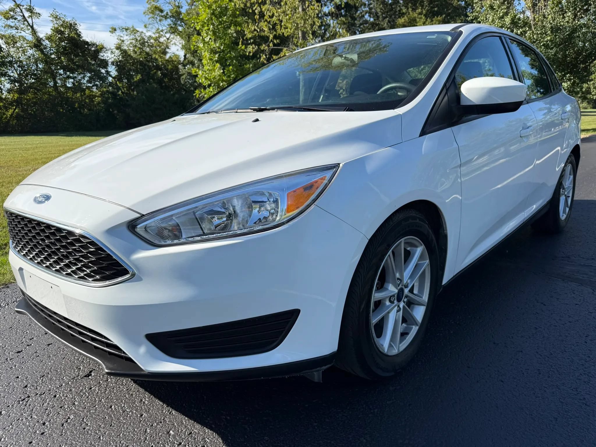 Used 2018 Ford Focus SE FWD image 1